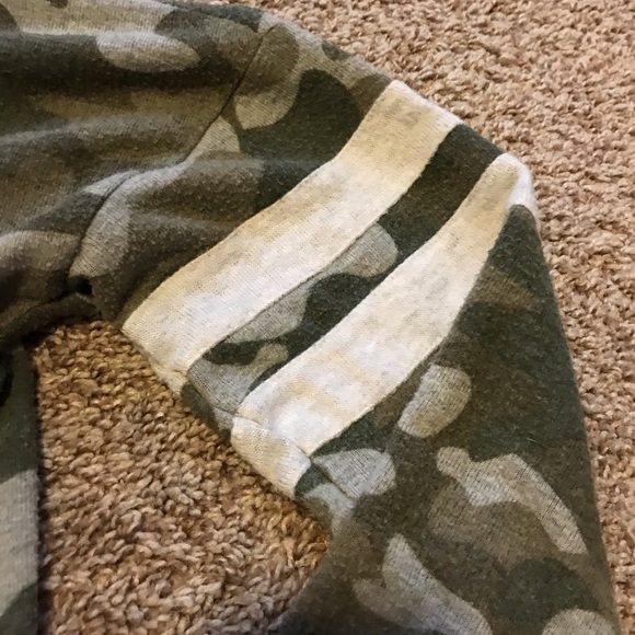 Camo Hoodie - Picture 6 of 7